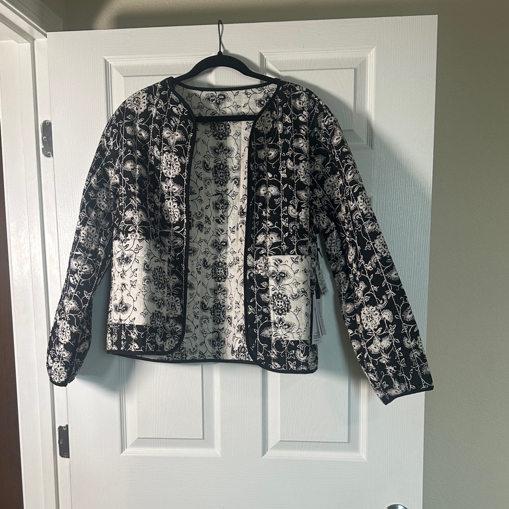 Chic Black and White Floral Women's Blazer